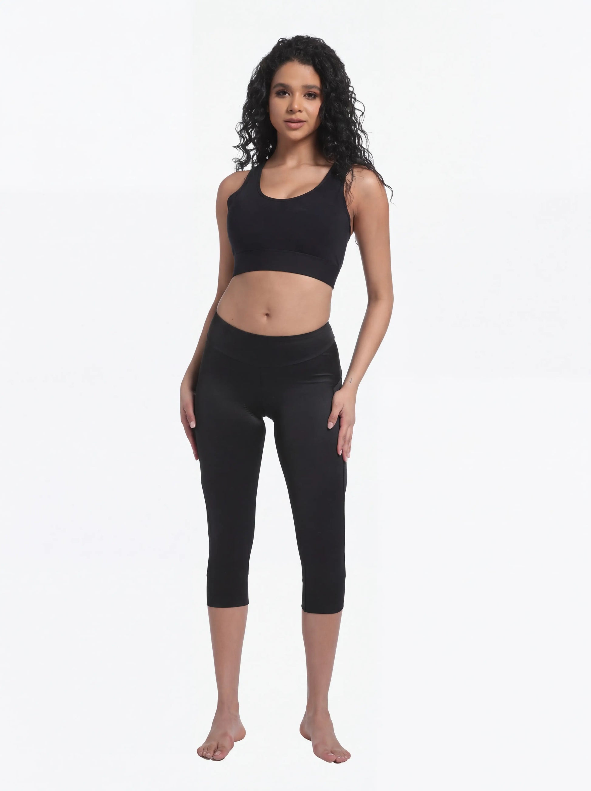 QUALICOS Women's Cycling Capri Pants with Pockets front view, 3/4 length fit for cycling and training