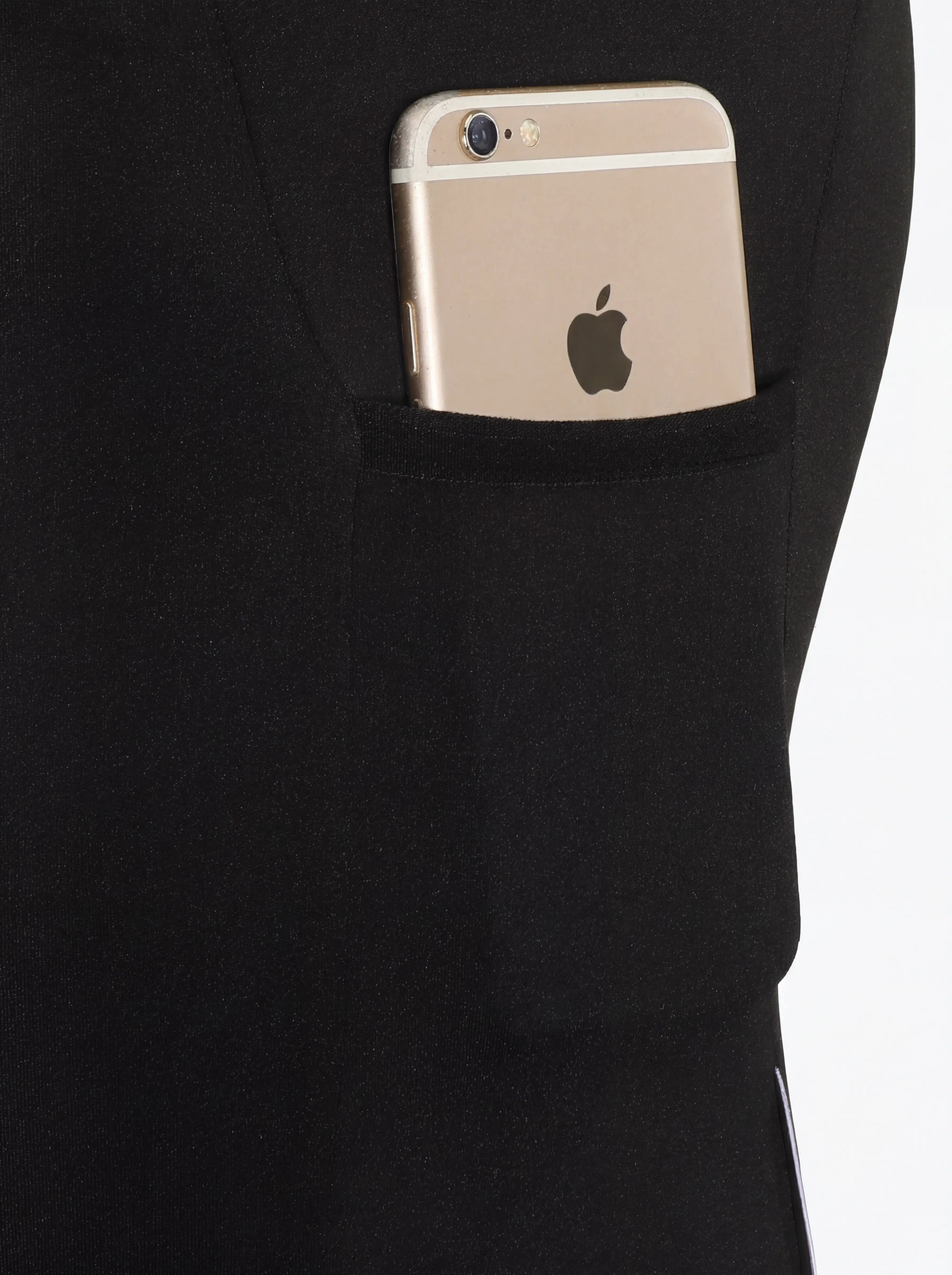 QUALICOS Men's Cycling Bib Tights close-up side phone pocket for secure storage during rides